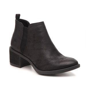 B52 By Bullboxer Black Hayden Women’s Chelsea Block Heel Ankle Boot / Bootie